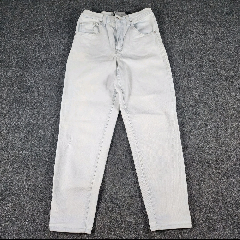Levi's Silver Tab Light Wash Denim Mom Jeans High Rise Women's 28x25‎